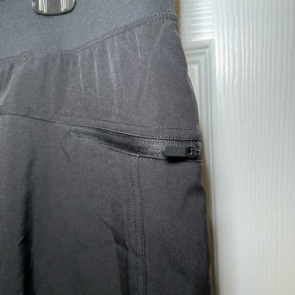 Women’s Gaiam Black Athletic Shorts - Picture 4 of 5
